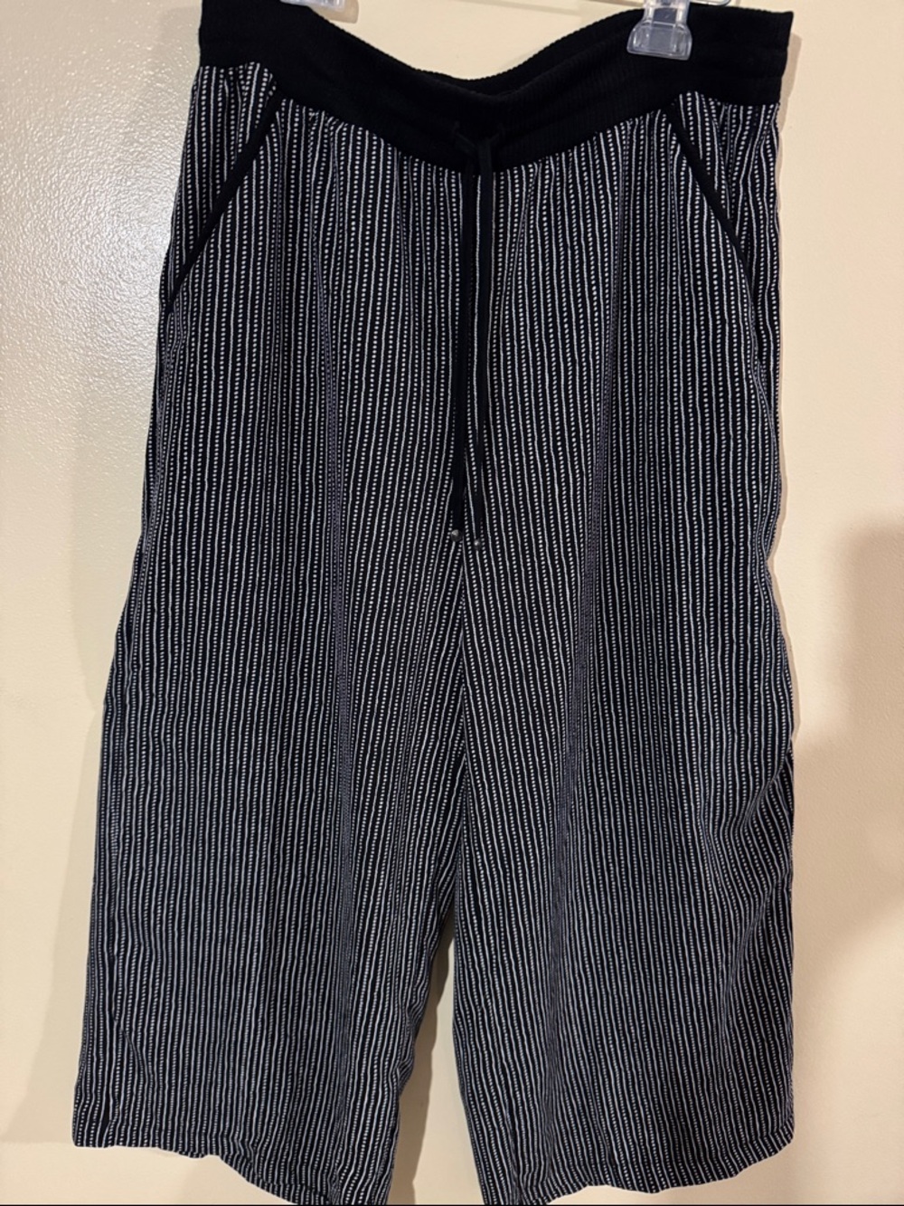 Max Studio Black and White Wide Leg Goucho Pants